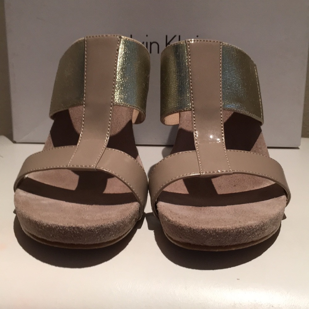 Shoe - Picture 2 of 4
